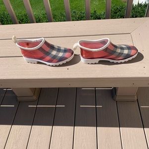 Women’s Burberry rain shoes.